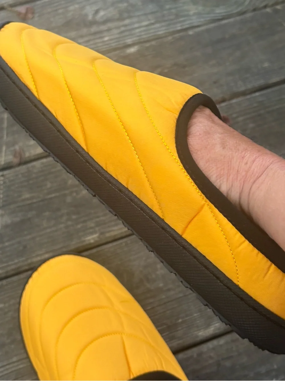 RockDove Men’s Trail-Therm Quilted Camp Slipper Yellow & Black Size L (11-12)